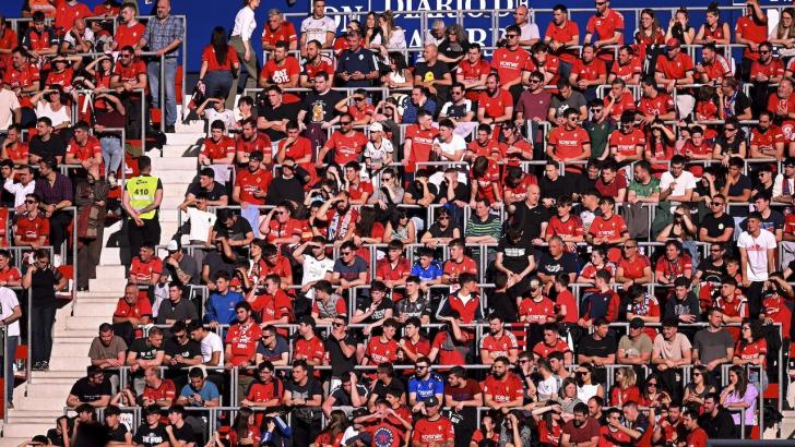 Osasuna fans in red